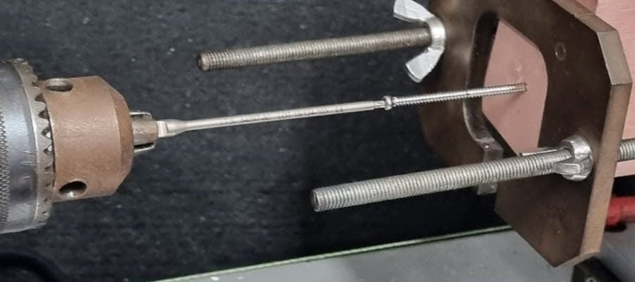 Ensaio de torque de inserção e remoção de parafuso, realizado na SCiTec.
